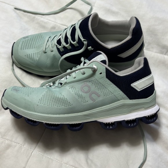 Women’s On Cloud running shoes sz 8 - Picture 2 of 7